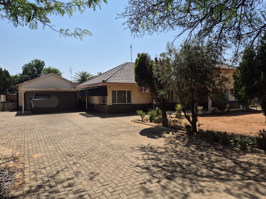 4 Bedroom Property for Sale in Wilkoppies North West